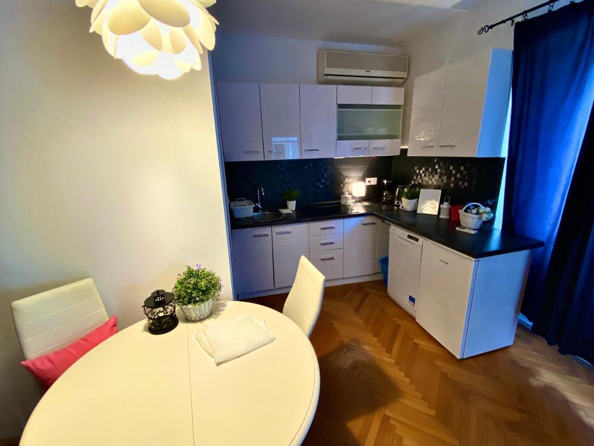 City Square Apartment Poreč Buitenkant foto
