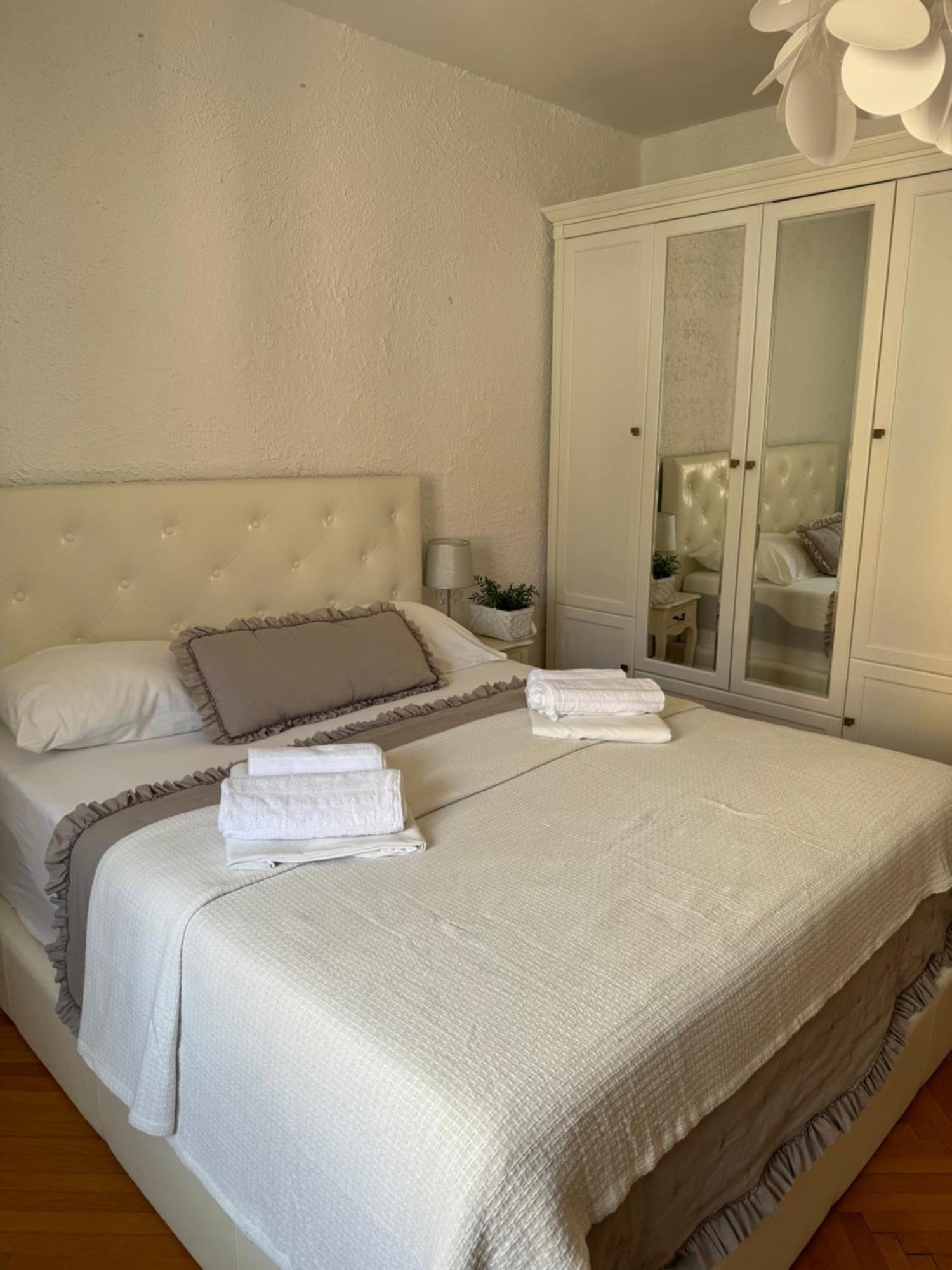 City Square Apartment Poreč Buitenkant foto
